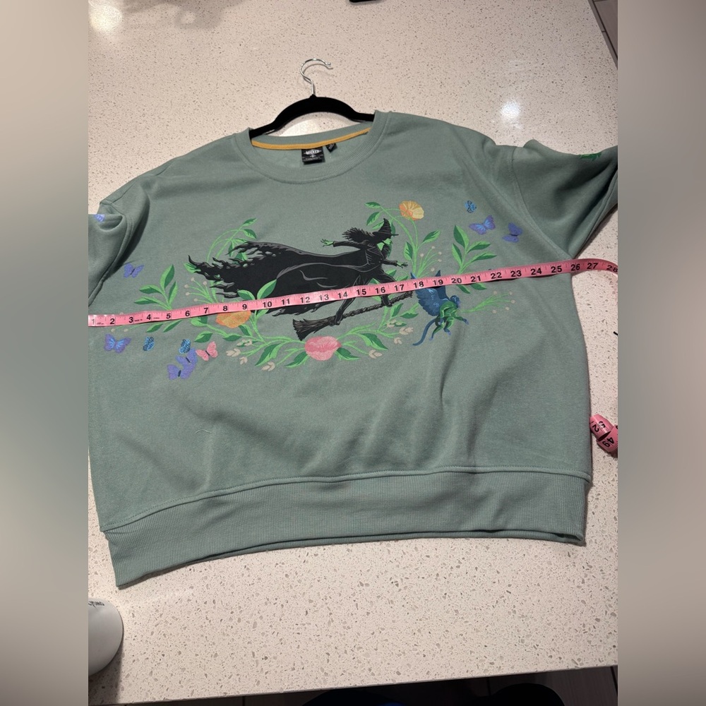 Women's Extra Large Wicked Fleece Pullover
Sweatshirt -Elphaba Sage Green XL NWT - Picture 8 of 8